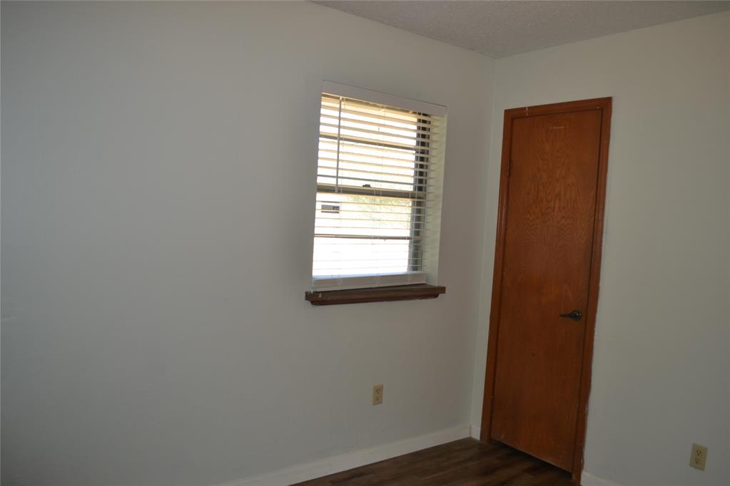7813 S Miller Boulevard Property Photo 18
