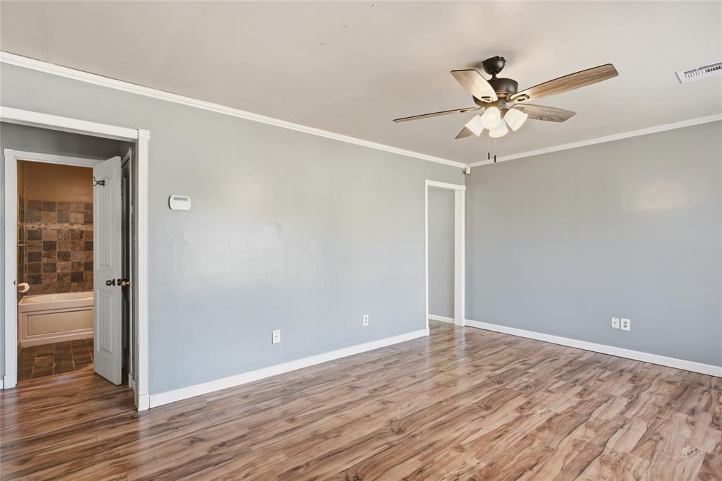 548 E Ercoupe Drive Property Photo 3