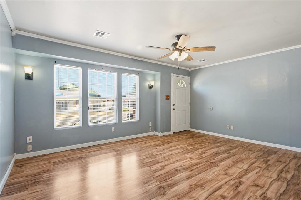 548 E Ercoupe Drive Property Photo 4