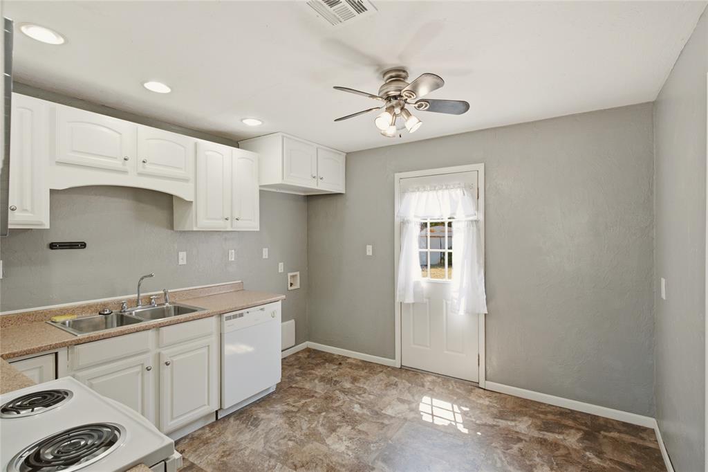 548 E Ercoupe Drive Property Photo 6