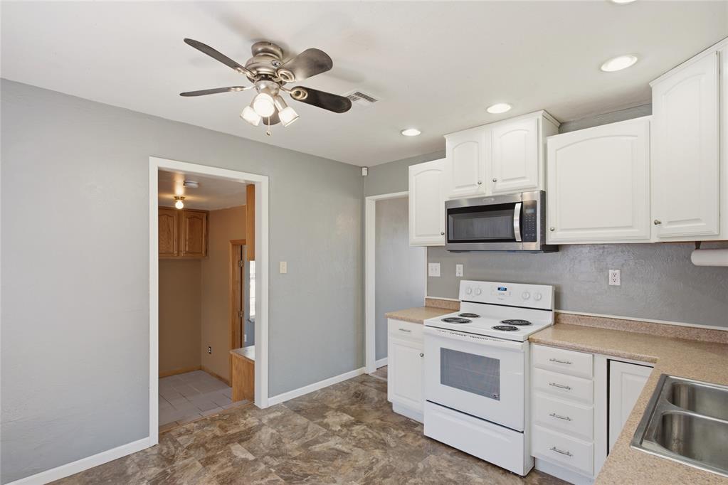 548 E Ercoupe Drive Property Photo 8