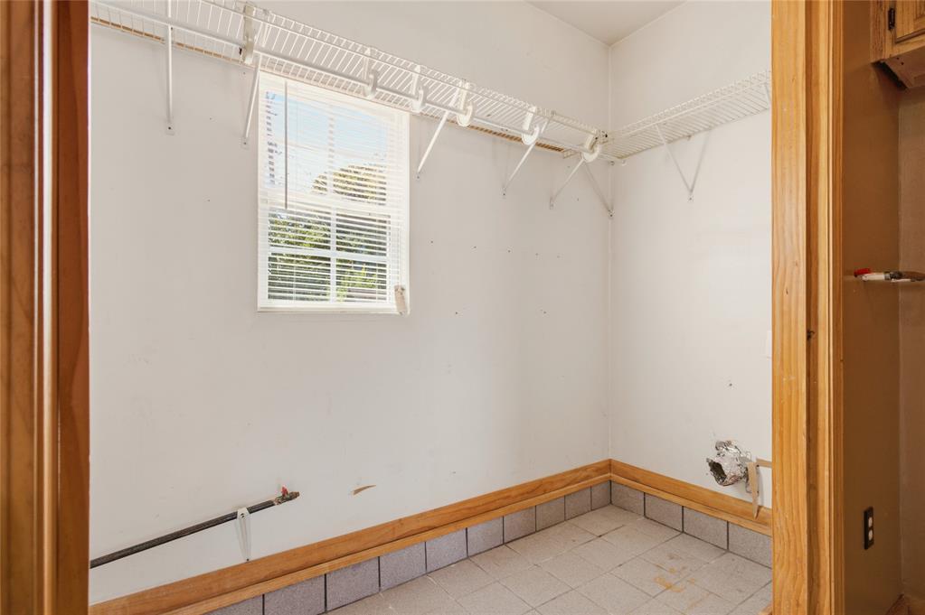 548 E Ercoupe Drive Property Photo 10