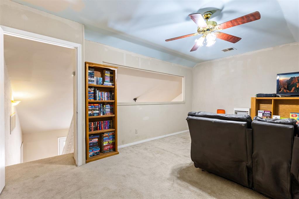 17300 Valley Crest Property Photo 11
