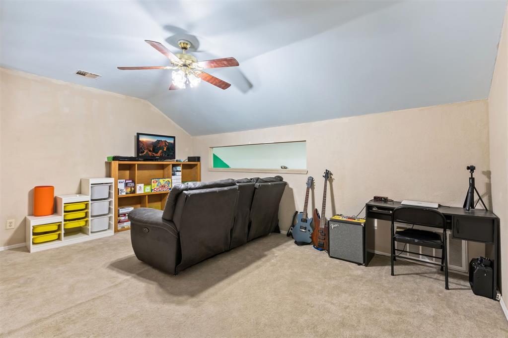 17300 Valley Crest Property Photo 12