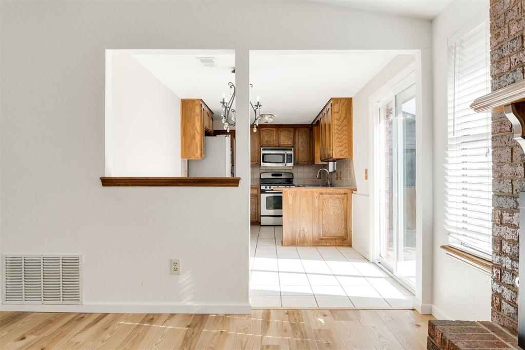 11612 Matthews Avenue Property Photo 10