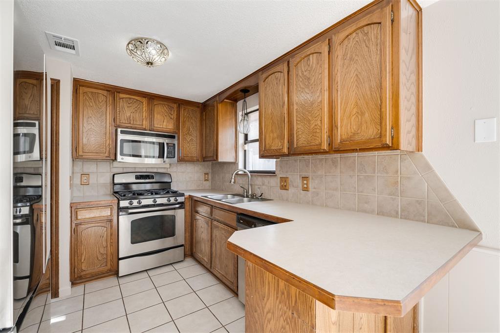 11612 Matthews Avenue Property Photo 15