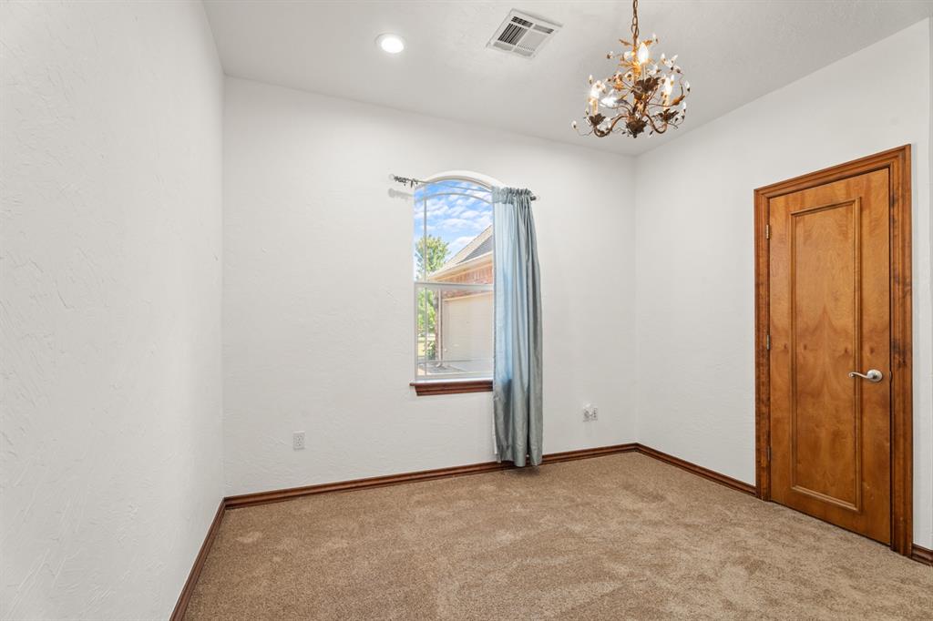 1109 N Edinburrough Way Property Photo 29