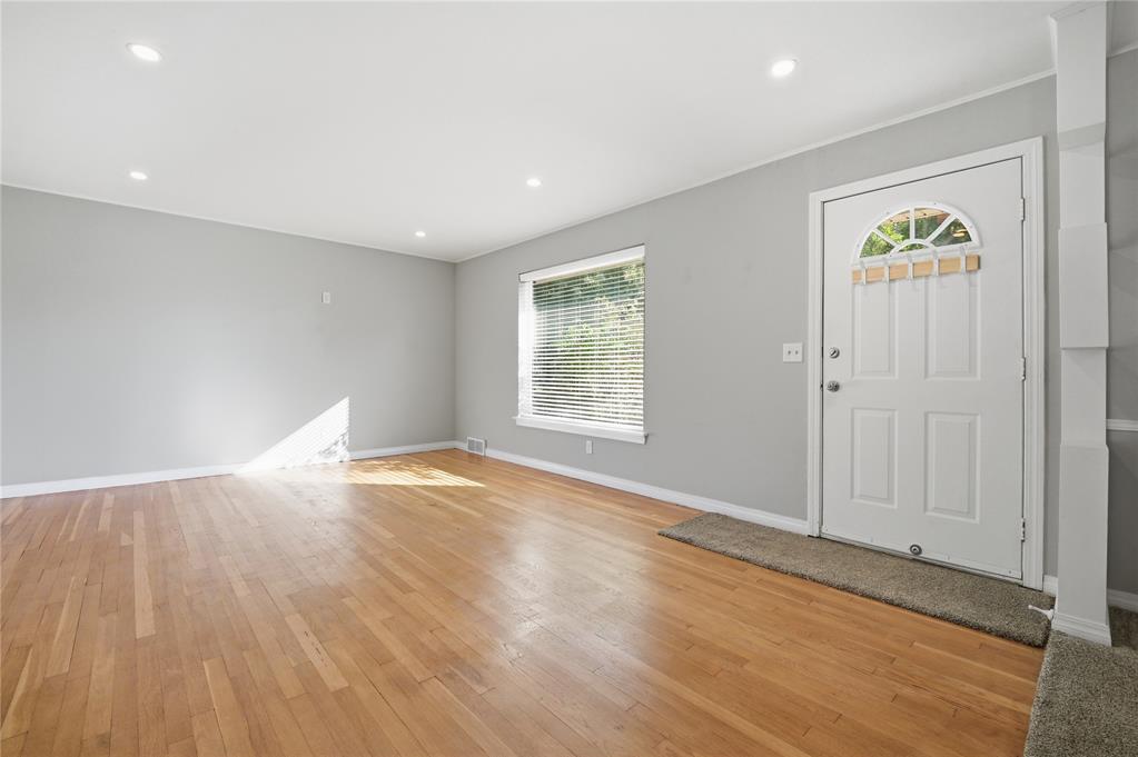 2301 N Warren Avenue Property Photo 6