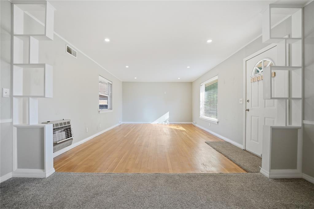 2301 N Warren Avenue Property Photo 8