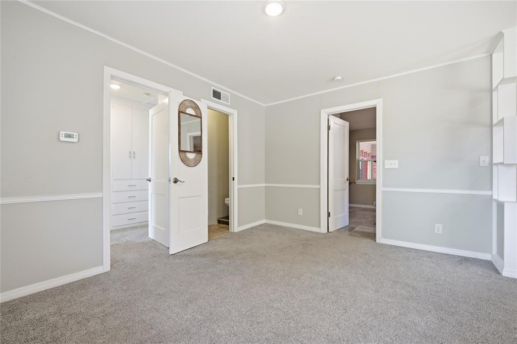 2301 N Warren Avenue Property Photo 11