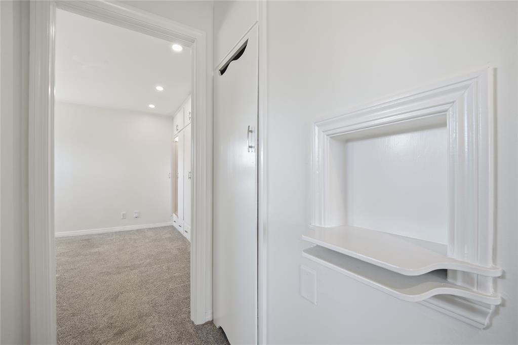 2301 N Warren Avenue Property Photo 19