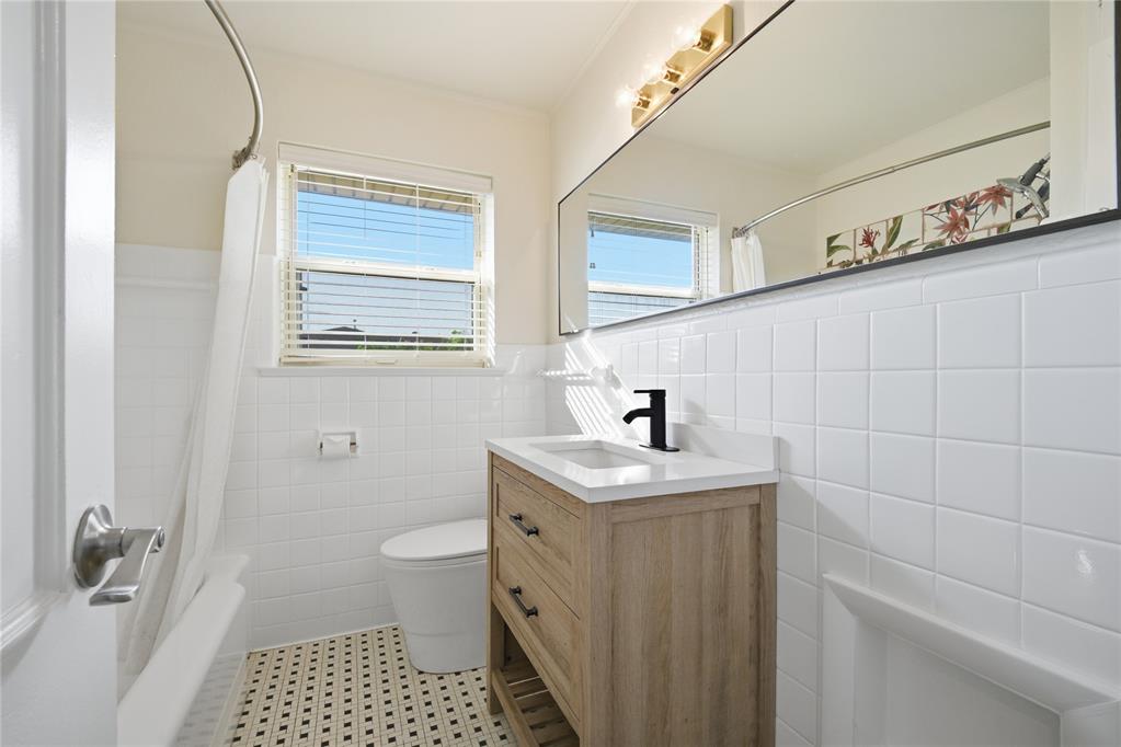 2301 N Warren Avenue Property Photo 25