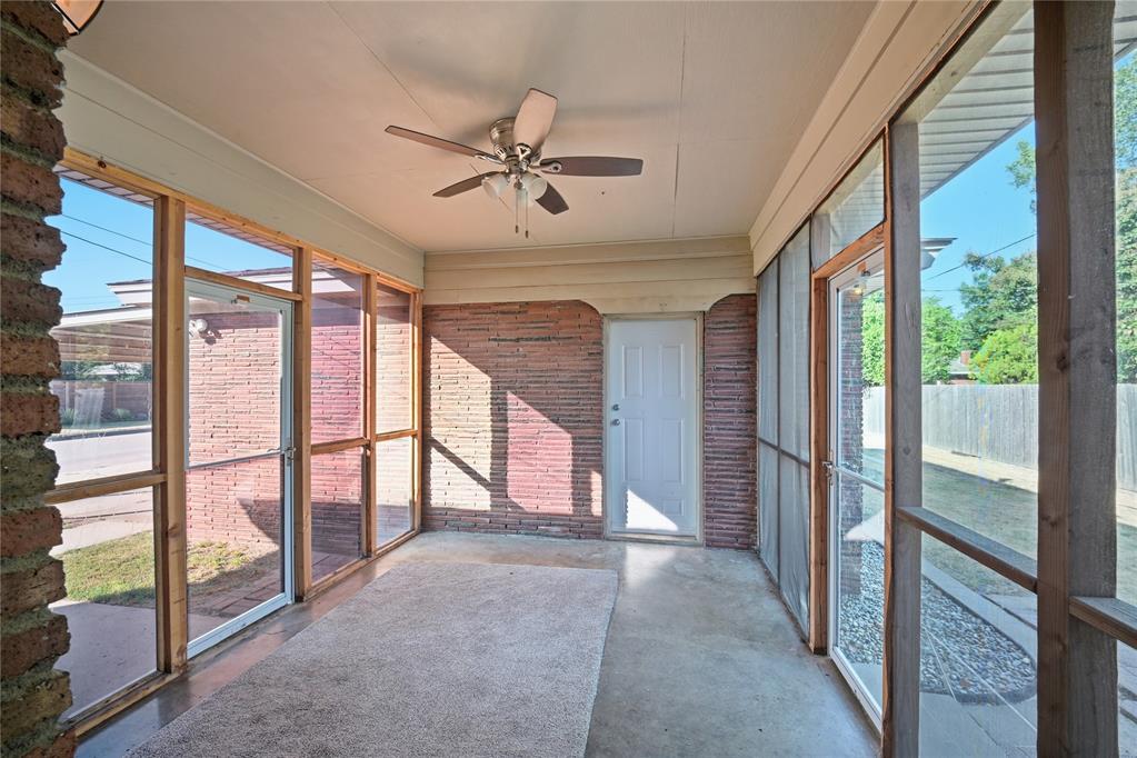 2301 N Warren Avenue Property Photo 26