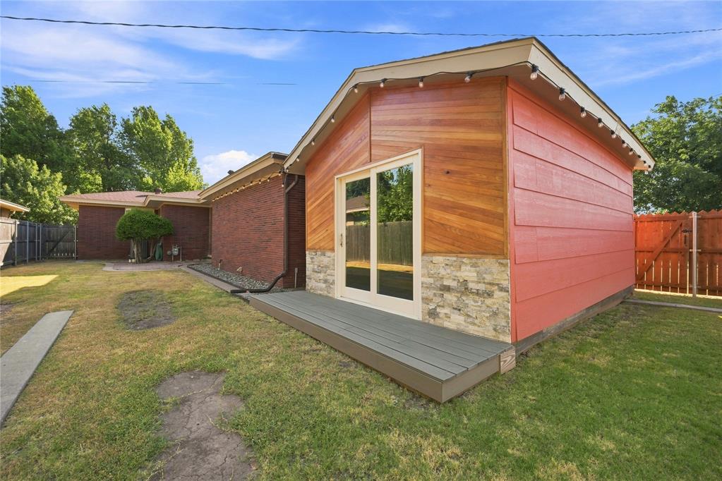 2301 N Warren Avenue Property Photo 31