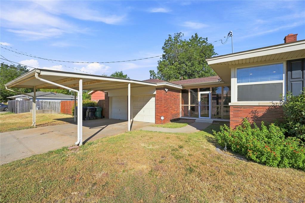 2301 N Warren Avenue Property Photo 33