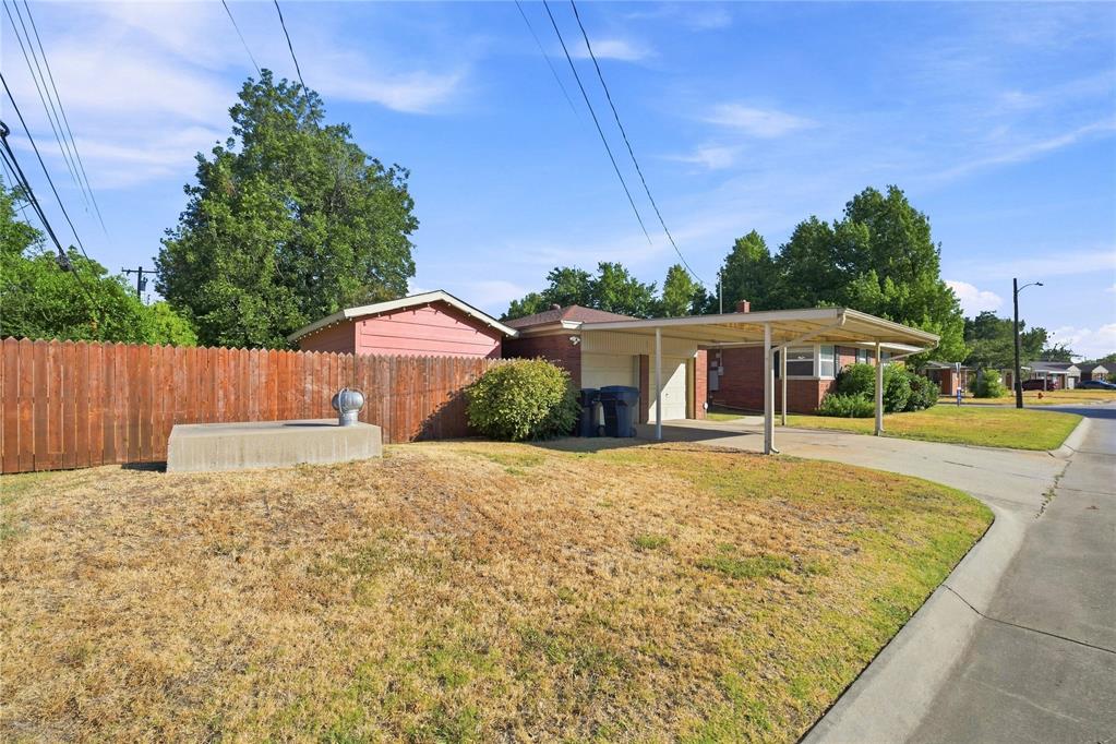 2301 N Warren Avenue Property Photo 35