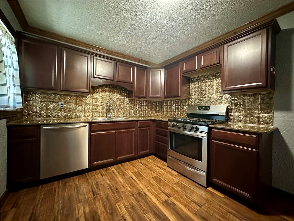 1419 Pine Avenue Property Photo 2