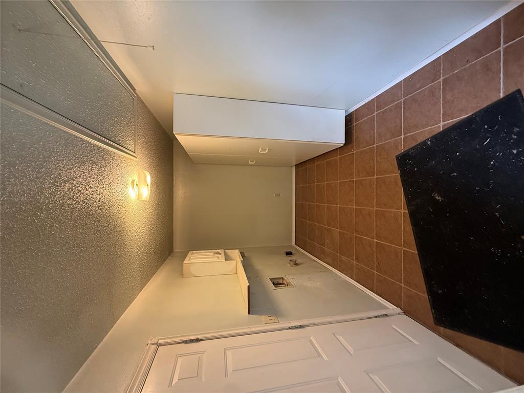 14643 N 2950 Road Property Photo 6