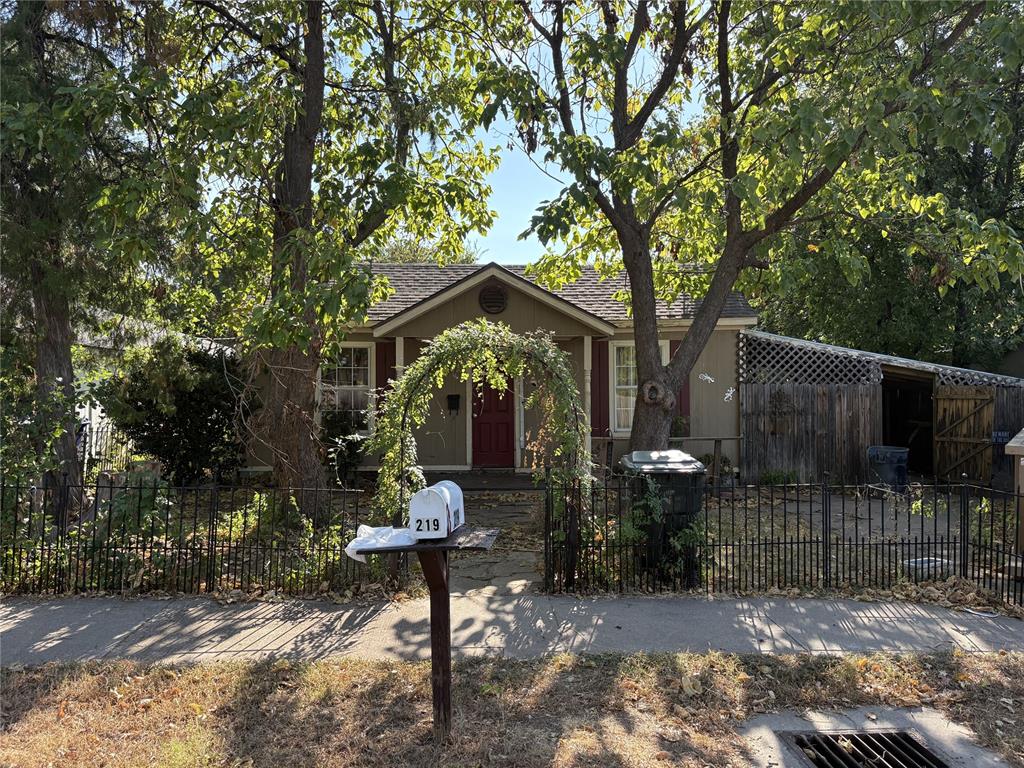 219 S Cook Avenue Property Photo 1