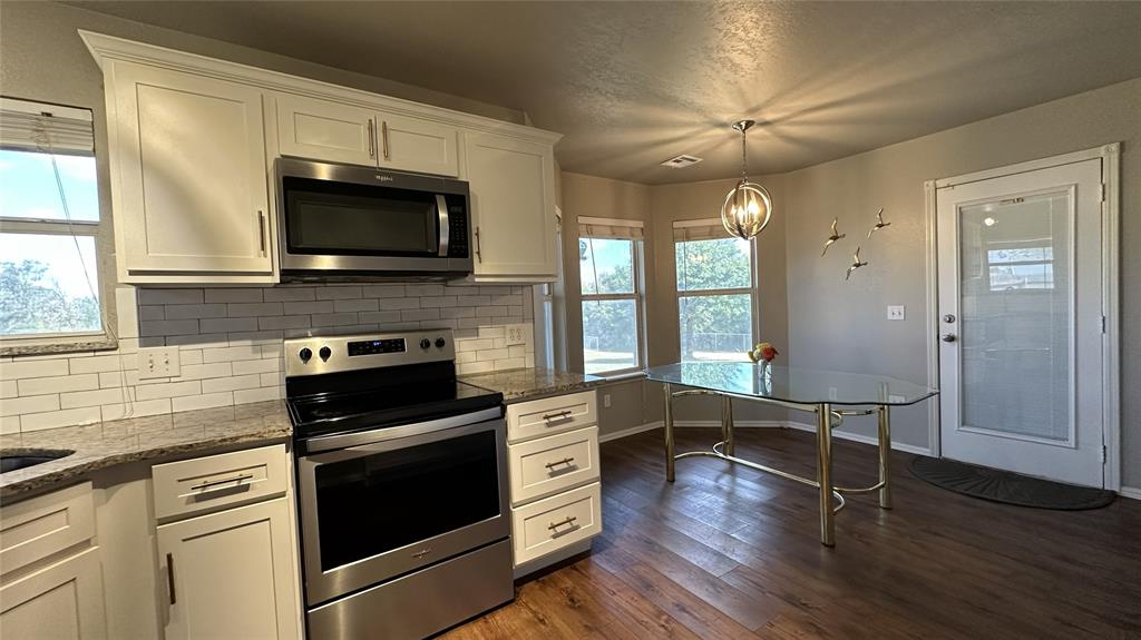 2100 Kenneth Lane Property Photo 6