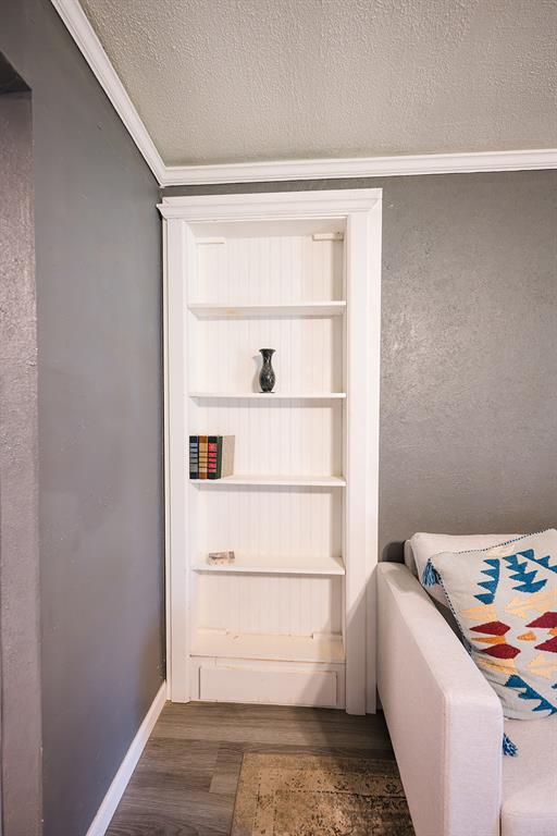 527 N Elm Street Property Photo 5