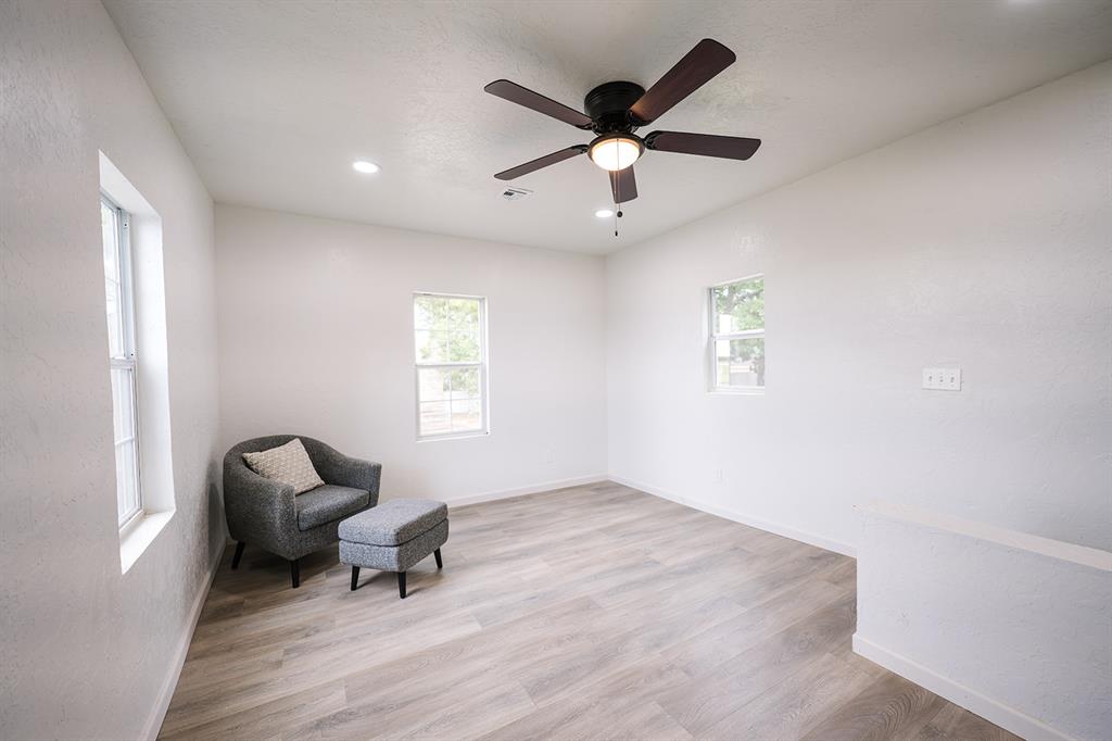 527 N Elm Street Property Photo 21