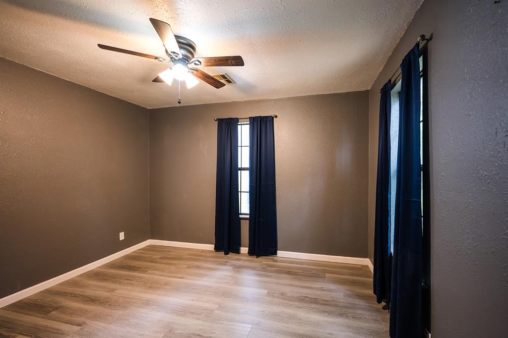 527 N Elm Street Property Photo 24