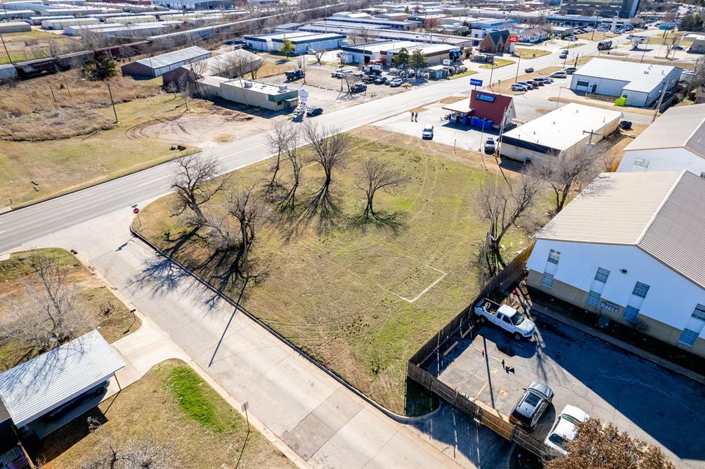 8315 N Western Avenue Property Photo 4