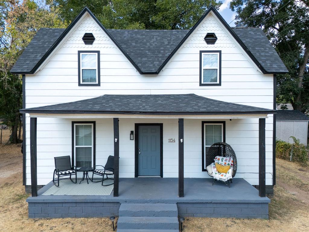 1134 E Walnut Street Property Photo 1