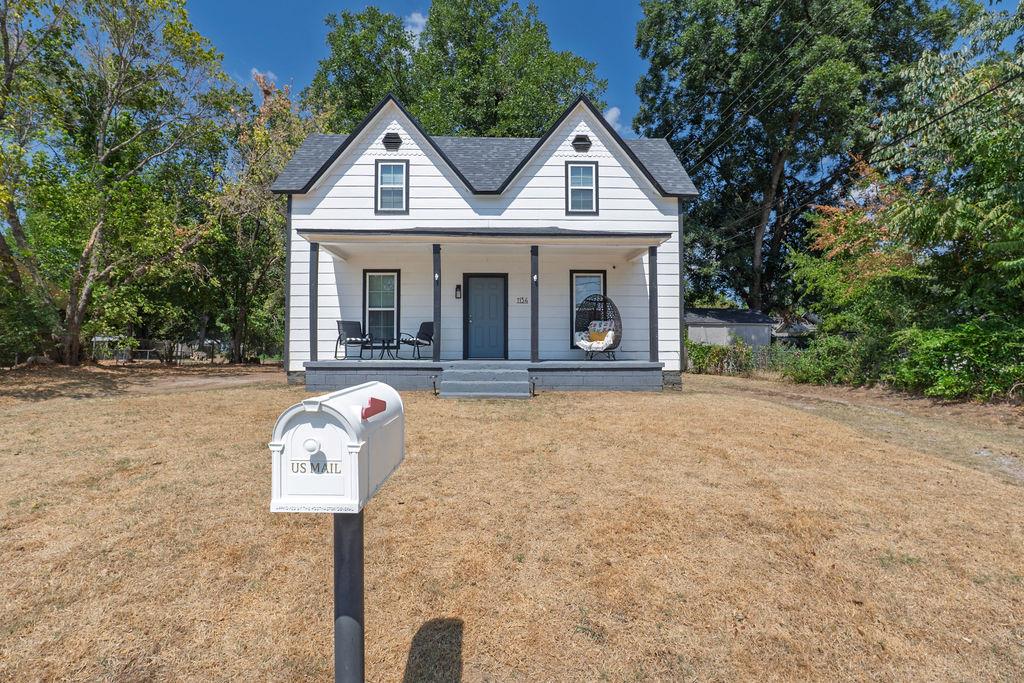 1134 E Walnut Street Property Photo 2