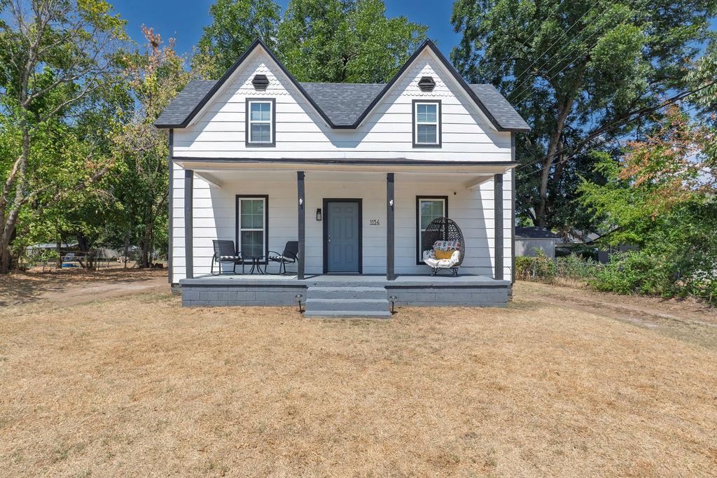 1134 E Walnut Street Property Photo 3