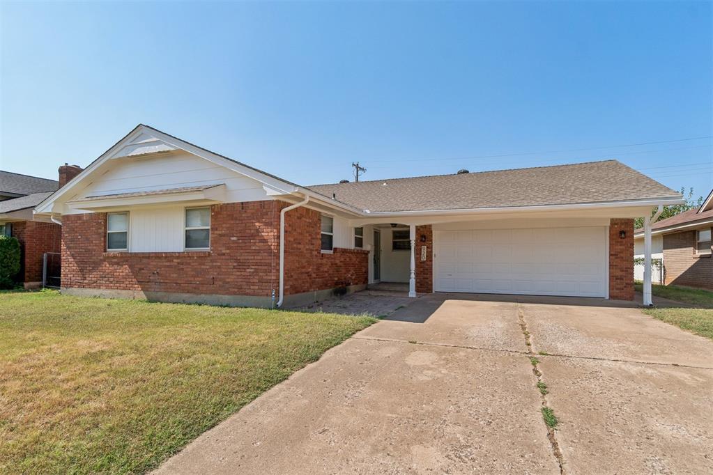 920 W Silver Meadow Drive Property Photo 4