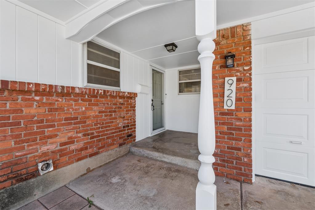 920 W Silver Meadow Drive Property Photo 6