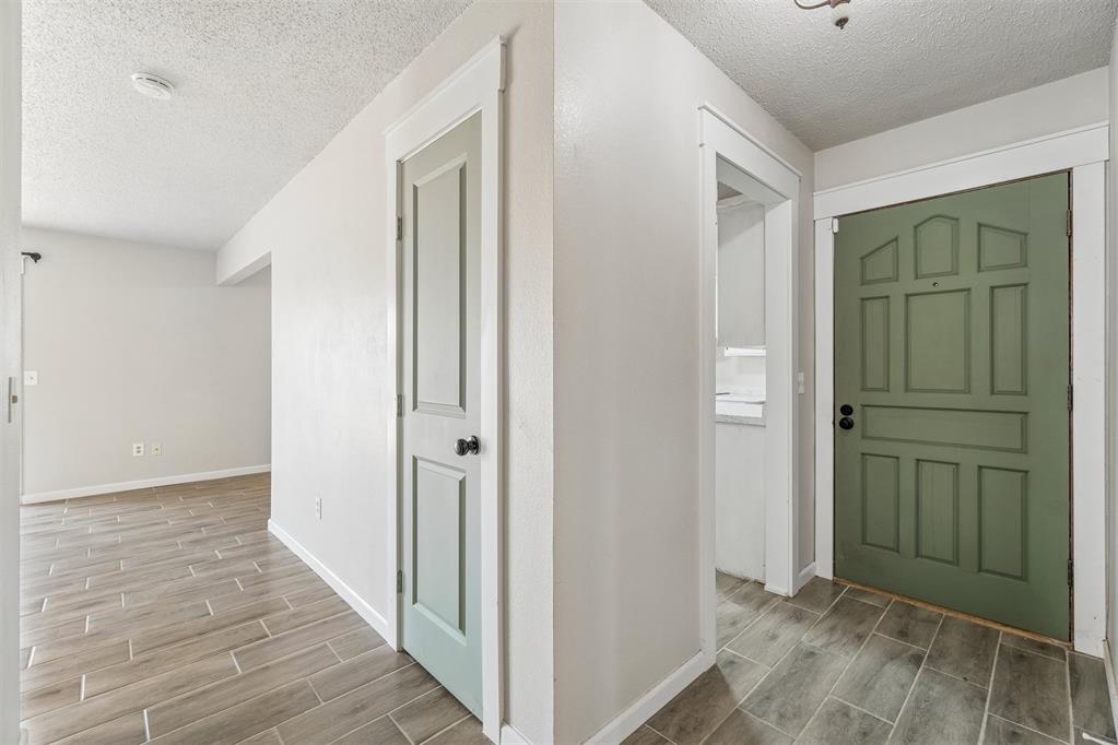 920 W Silver Meadow Drive Property Photo 7