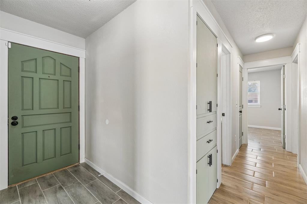 920 W Silver Meadow Drive Property Photo 8