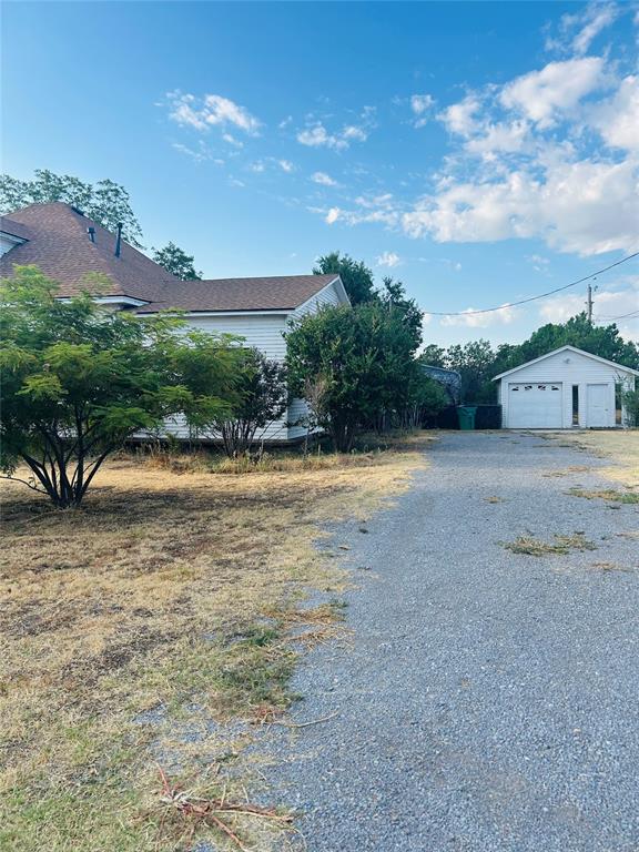 409 N Locust Street Property Photo 8