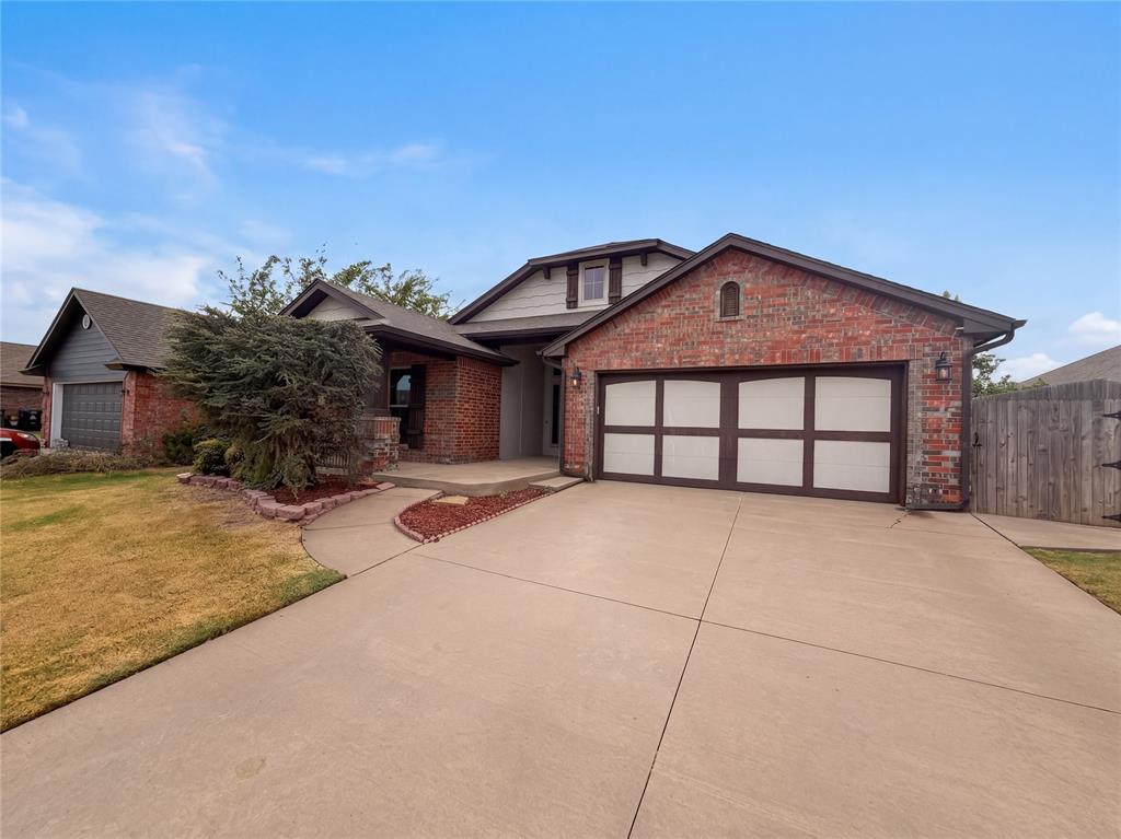 704 SW 149th Place Property Photo 1
