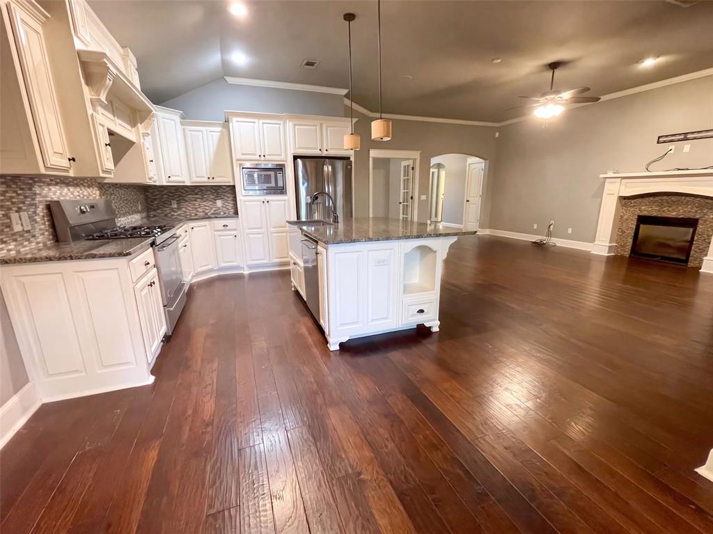 704 Sw 149th Place Property Photo 2