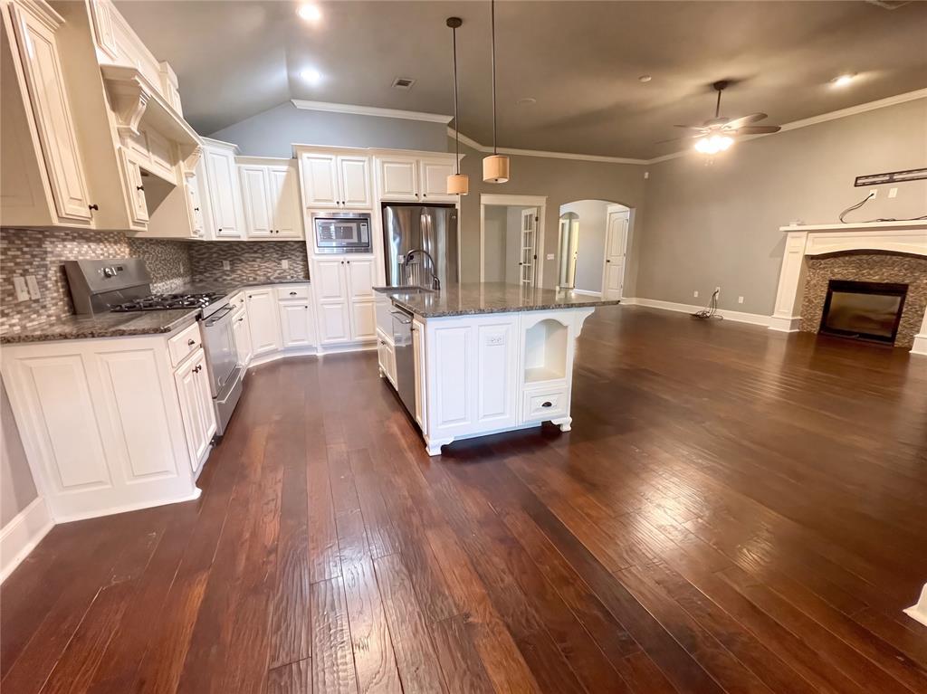 704 Sw 149th Place Property Photo 2