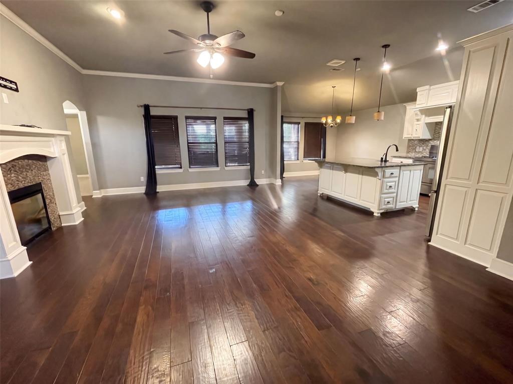 704 Sw 149th Place Property Photo 3