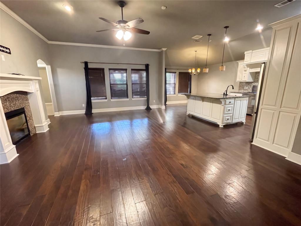 704 Sw 149th Place Property Photo 3