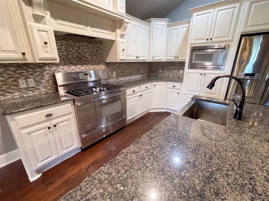 704 Sw 149th Place Property Photo 6