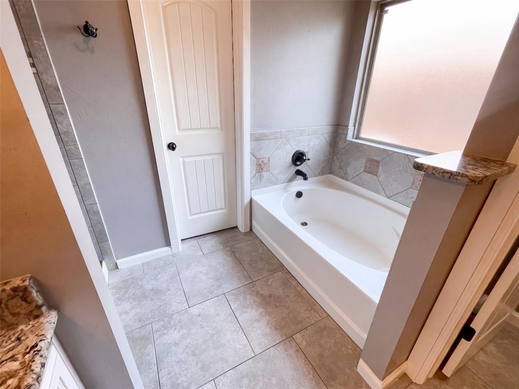 704 Sw 149th Place Property Photo 13