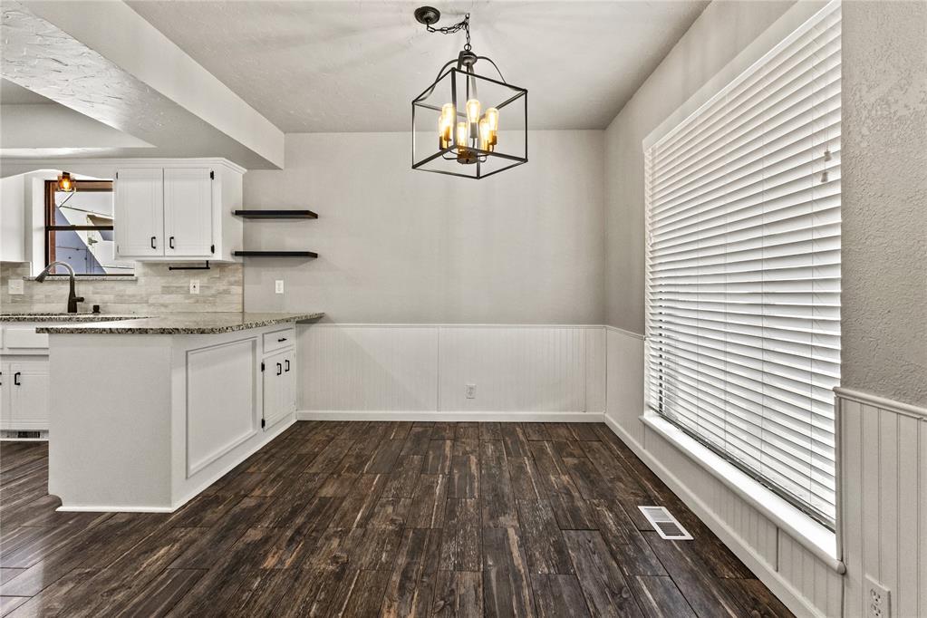 1504 Timbercreek Drive Property Photo 9