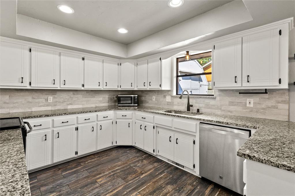 1504 Timbercreek Drive Property Photo 11