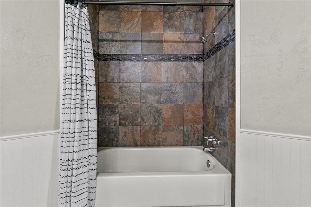 1504 Timbercreek Drive Property Photo 28