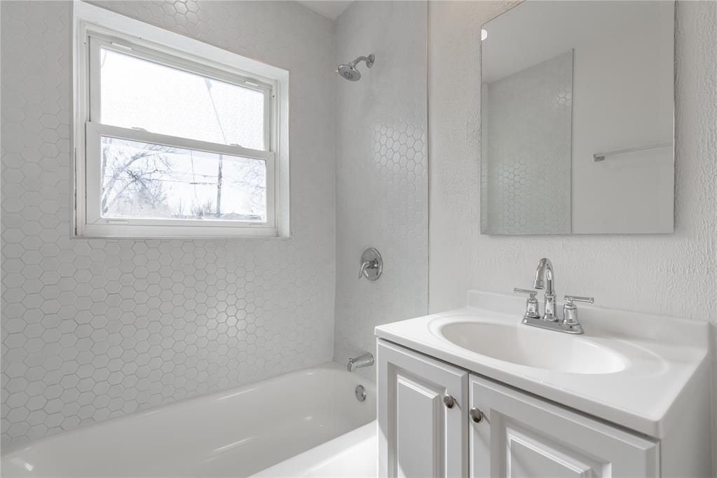 2204 Ne 25th Street Property Photo 13