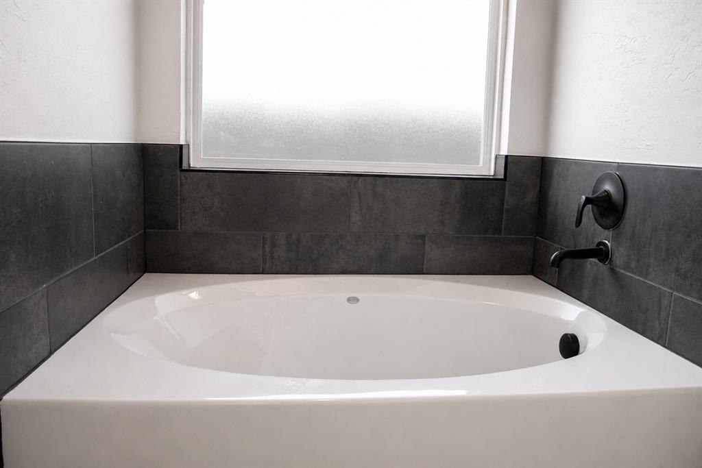 2318 Arcady Avenue Property Photo 11