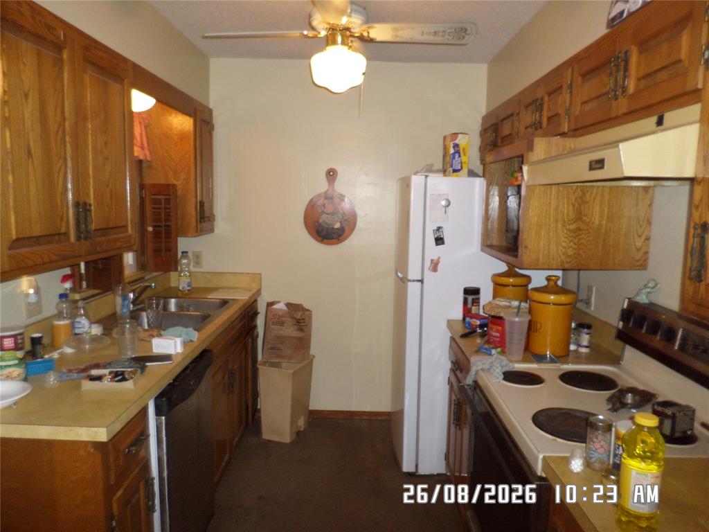 1101 S Miles Avenue Property Photo 5