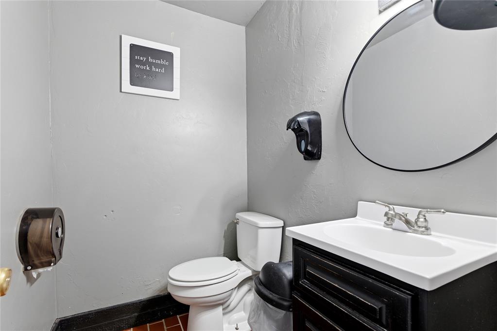 608 S Woody Guthrie Street Property Photo 22